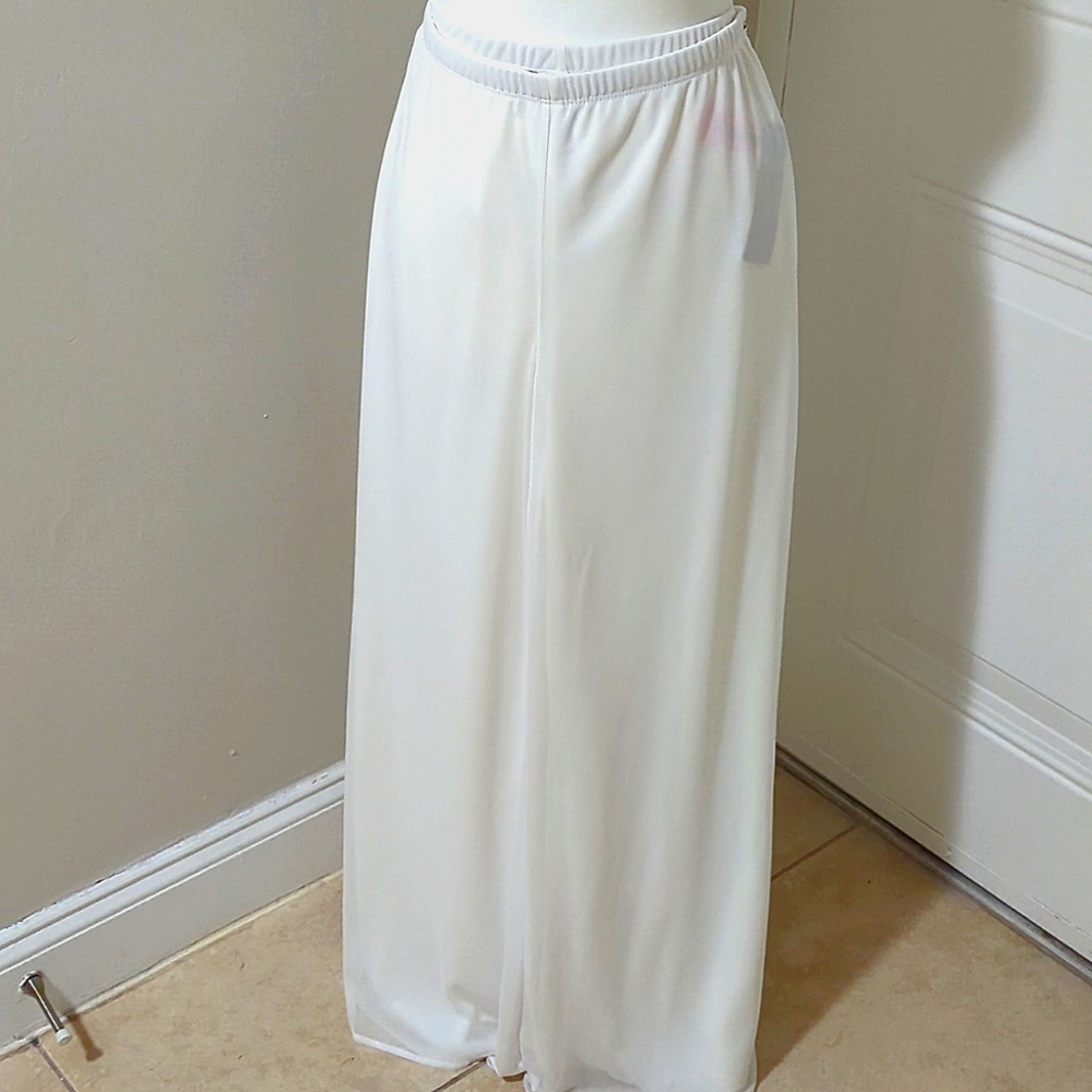 Wide-leg off white pants w/sheer top in M